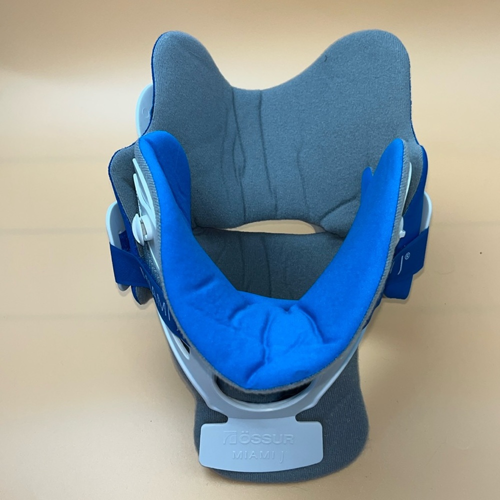 Ossur Miami J Cervical Neck Collar, MJ-400 Regular-Preowned-Minimally Worn